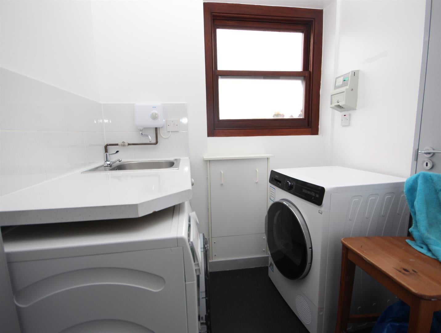 Room Bloxhall Road in Greater London