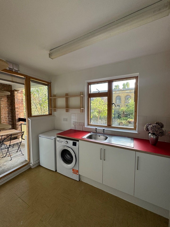 Flat Cadiz Street in Greater London