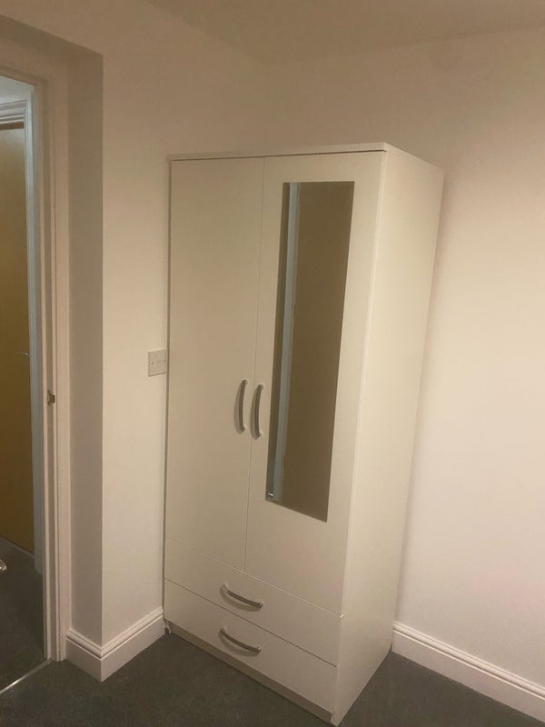 Room Williams Way in Crawley