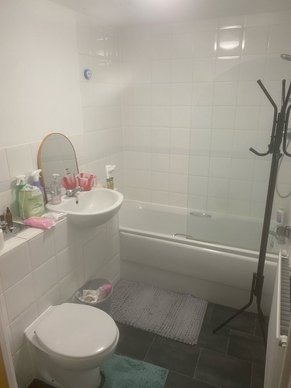 Room Williams Way in Crawley