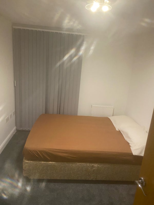 Room Williams Way in Crawley