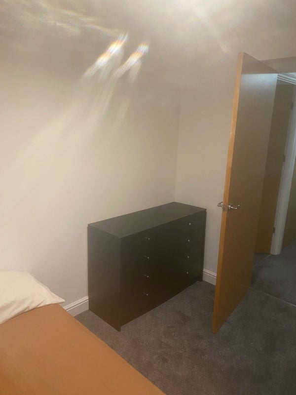 Room Williams Way in Crawley