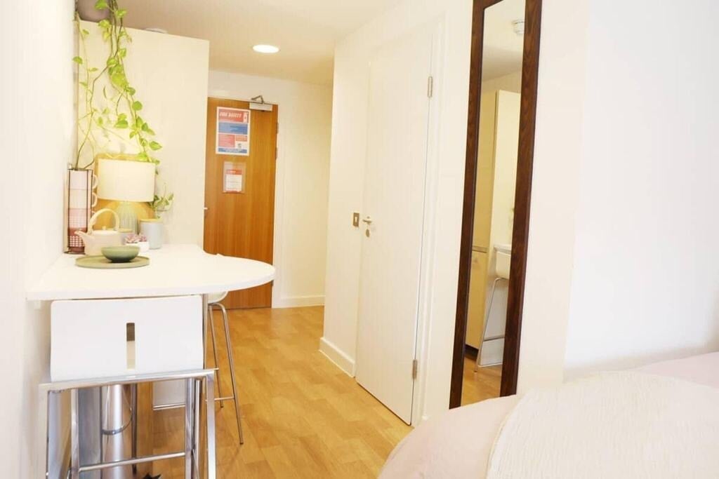 Room Kirby Street in Greater London