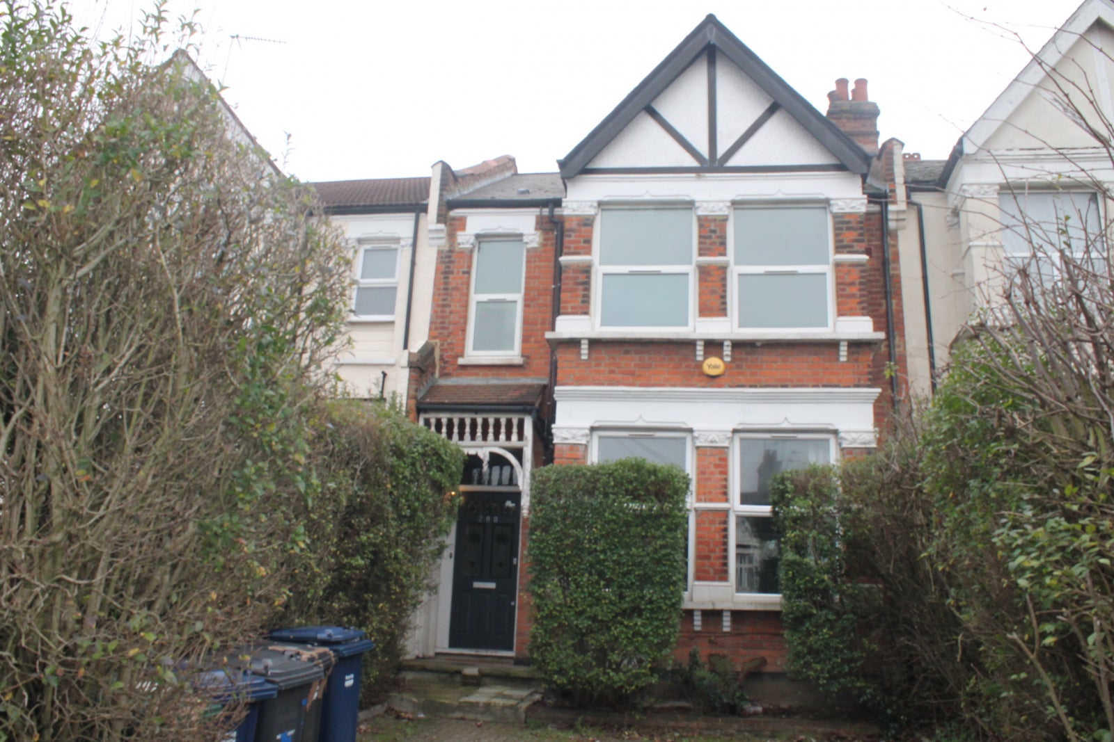 Flat Colney Hatch Lane in Greater London