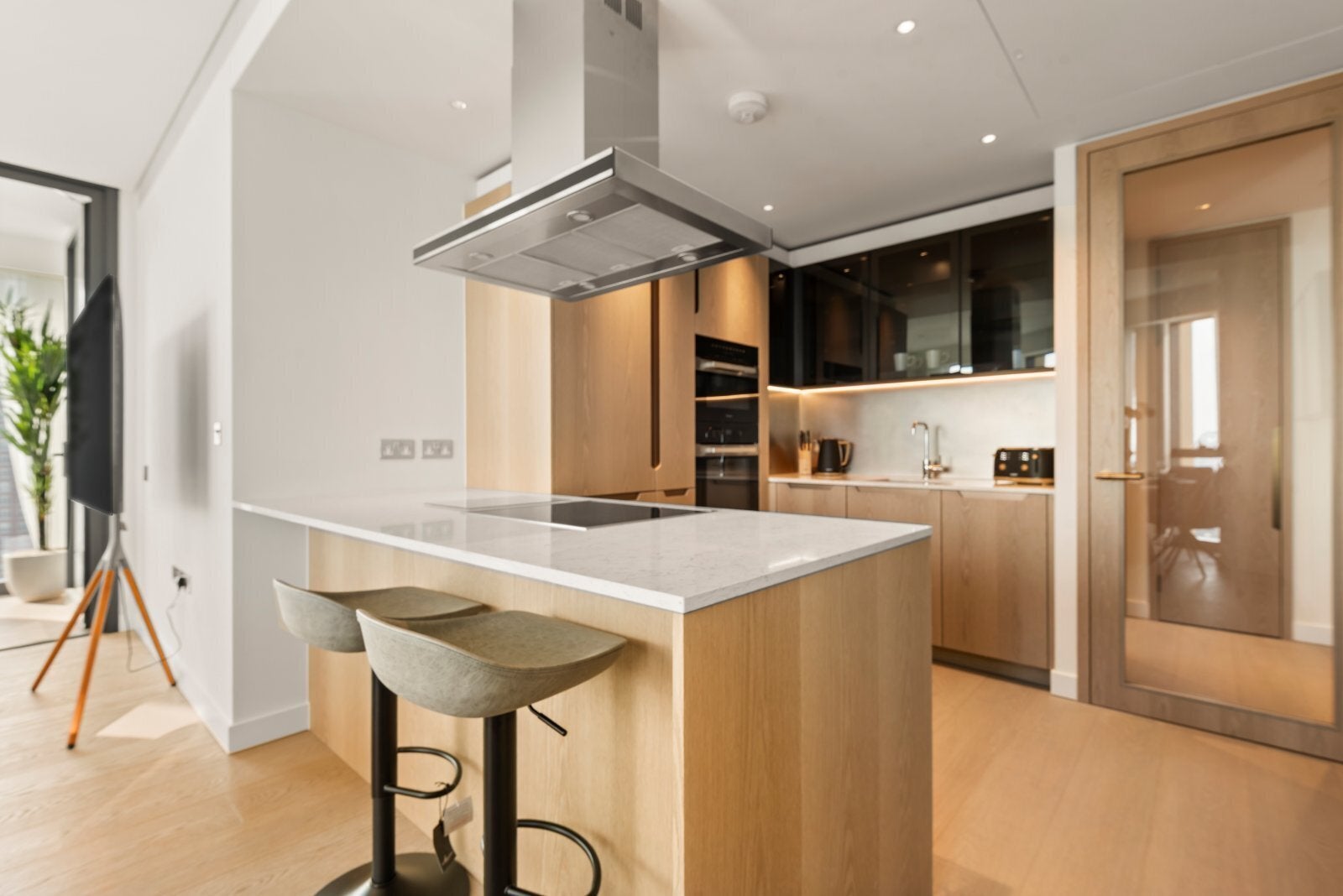 Flat Nine Elms Lane in Greater London