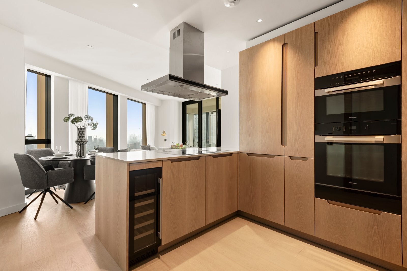 Flat Nine Elms Lane in Greater London