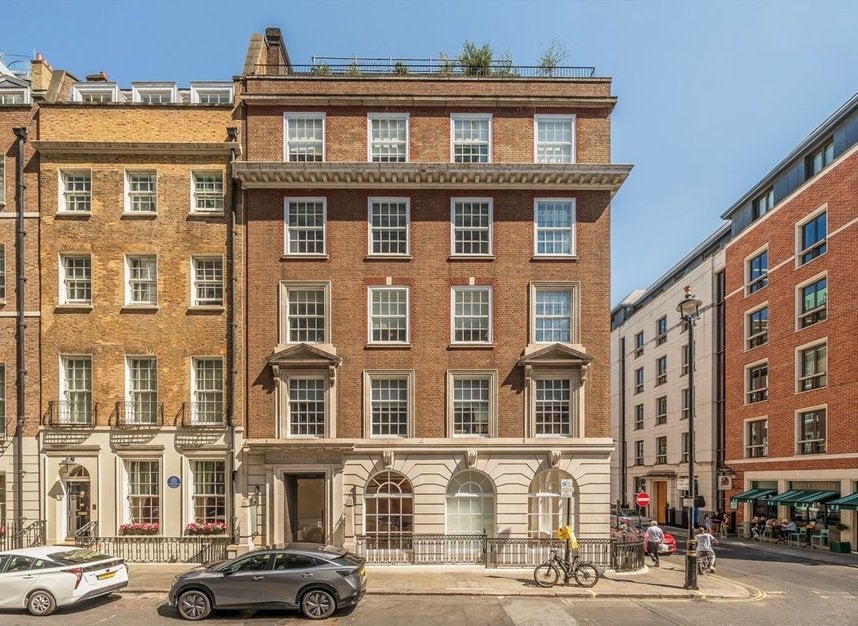 Flat Bennet Street in City of Westminster