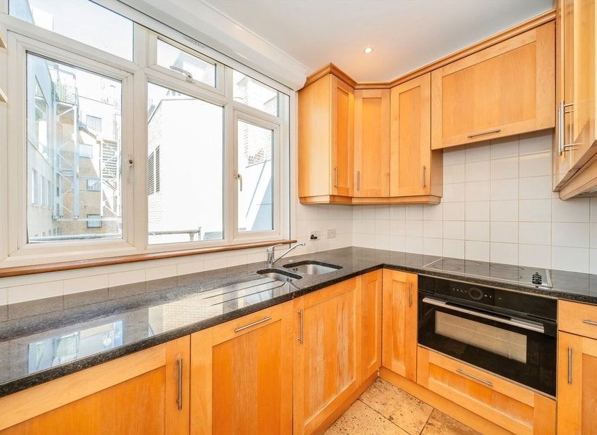 Flat Bennet Street in City of Westminster