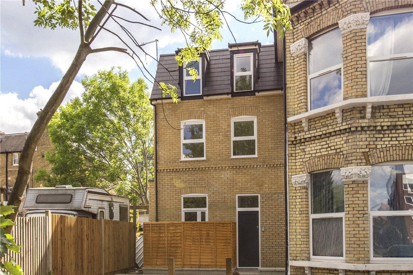 Flat Christchurch Road in Greater London