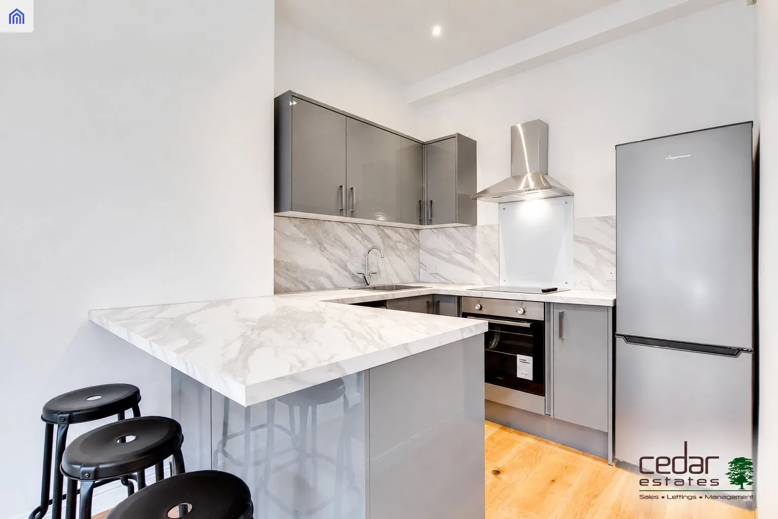 Flat Finchley Road in Greater London