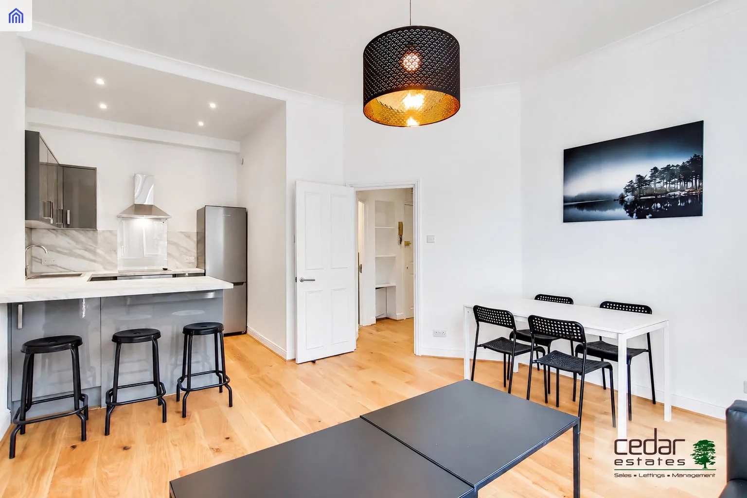 Flat Finchley Road in Greater London