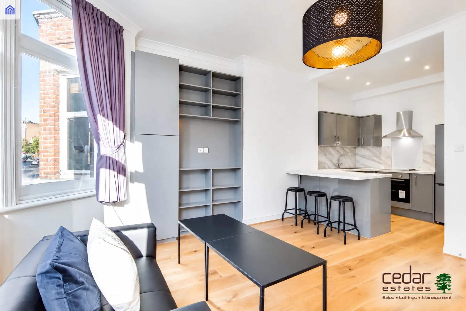 Flat Finchley Road in Greater London