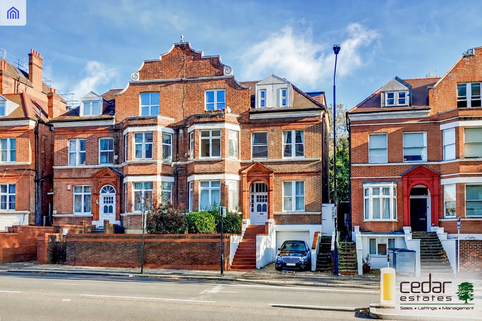 Flat Finchley Road in Greater London