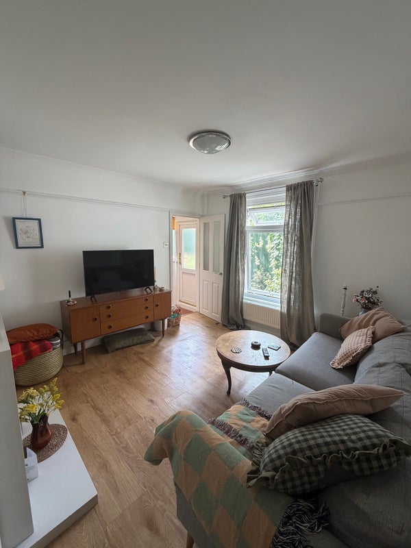 Room Crebor Street in Greater London