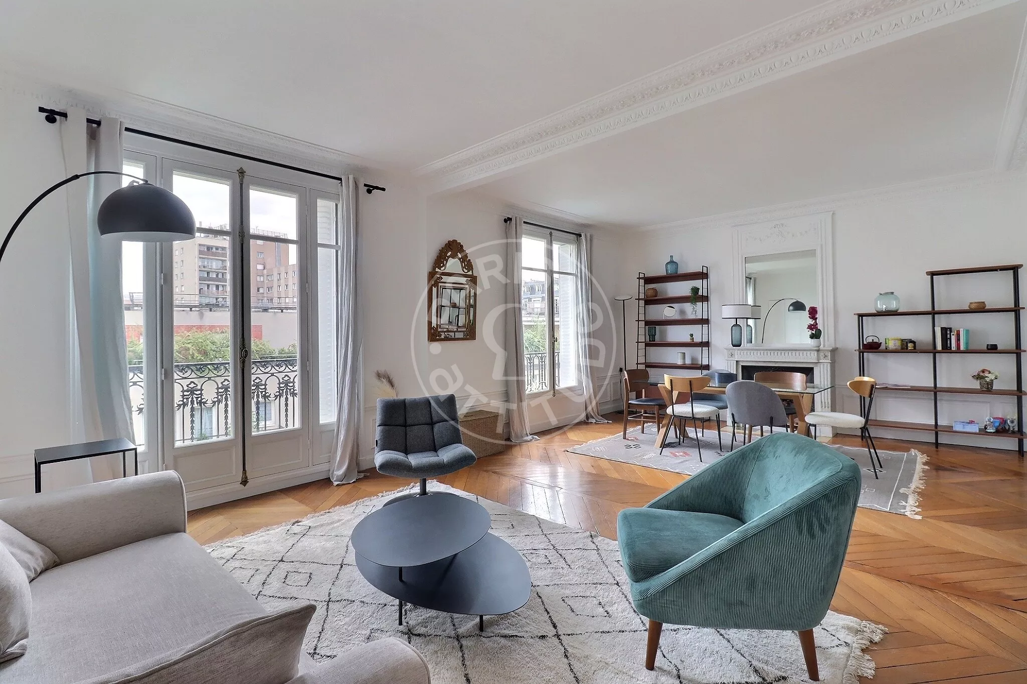 Flat Avenue de Laumière in Paris