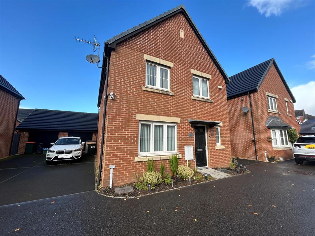 House Jubilee Way in Newport