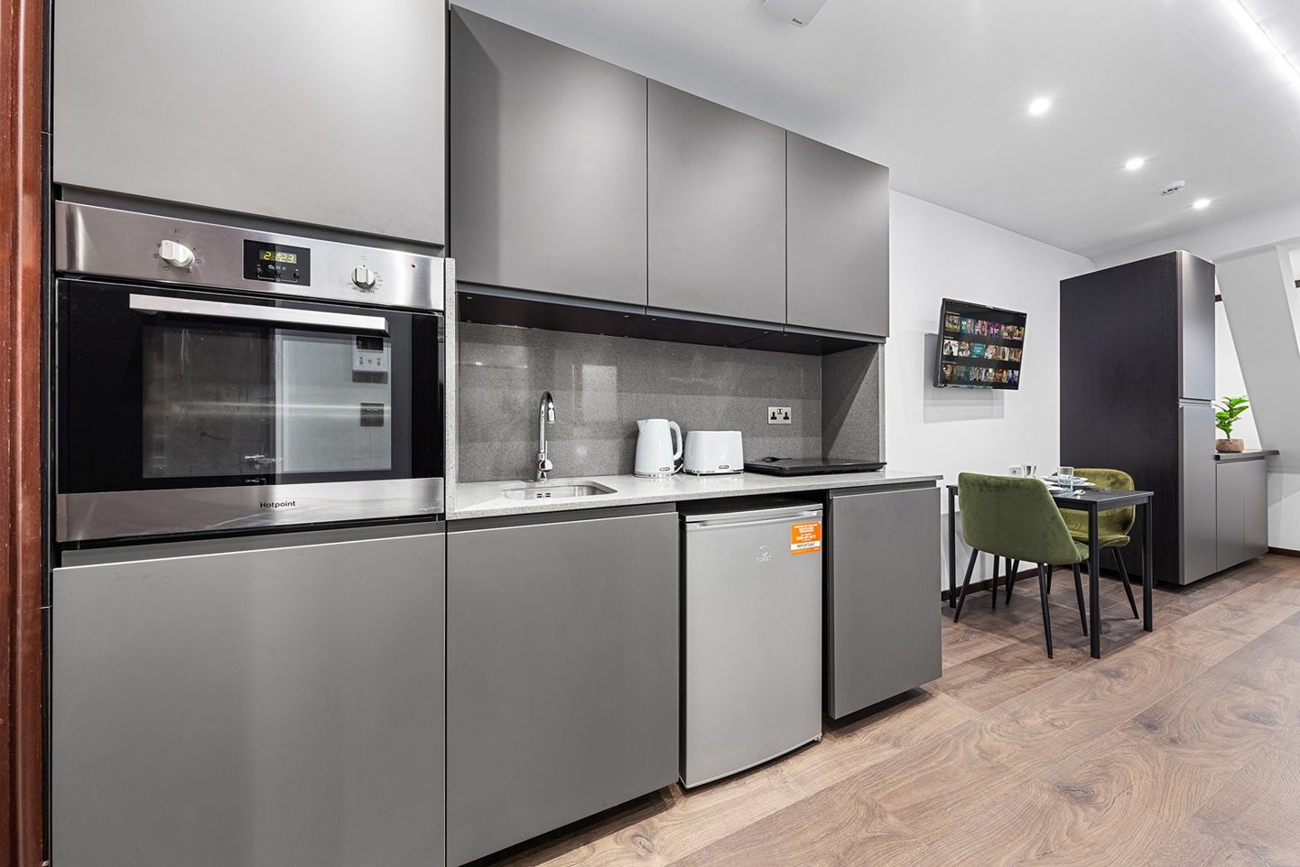 Flat Woodstock Road in Greater London