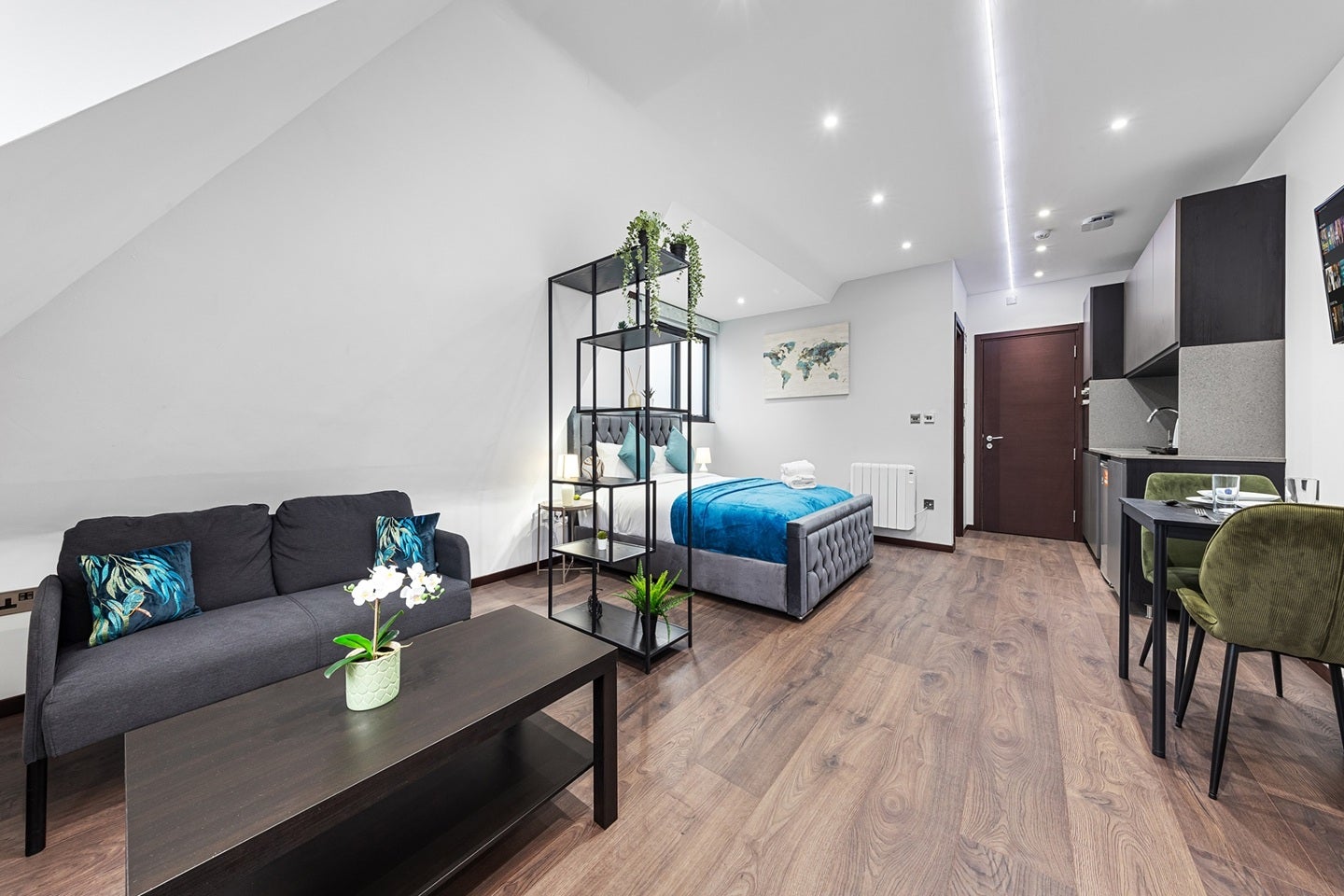 Flat Woodstock Road in Greater London