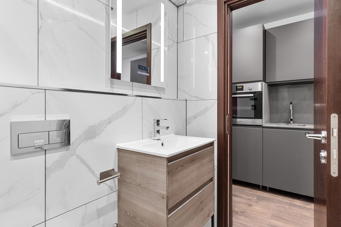Flat Woodstock Road in Greater London