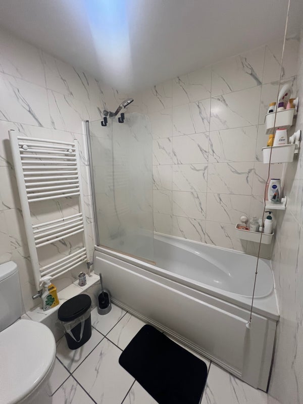 Room Verdi Crescent in City of Westminster