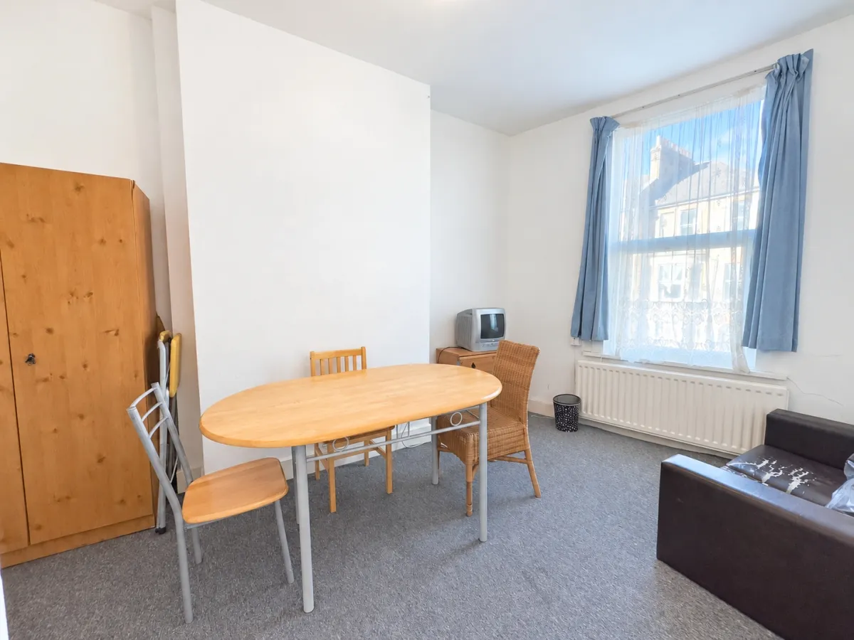 Flat Crayford Road in Greater London