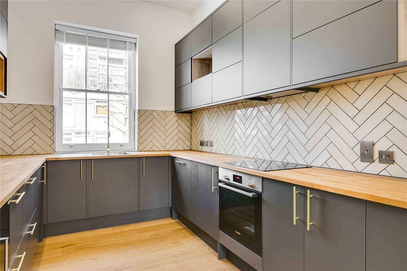 Flat Westbridge Road in Greater London