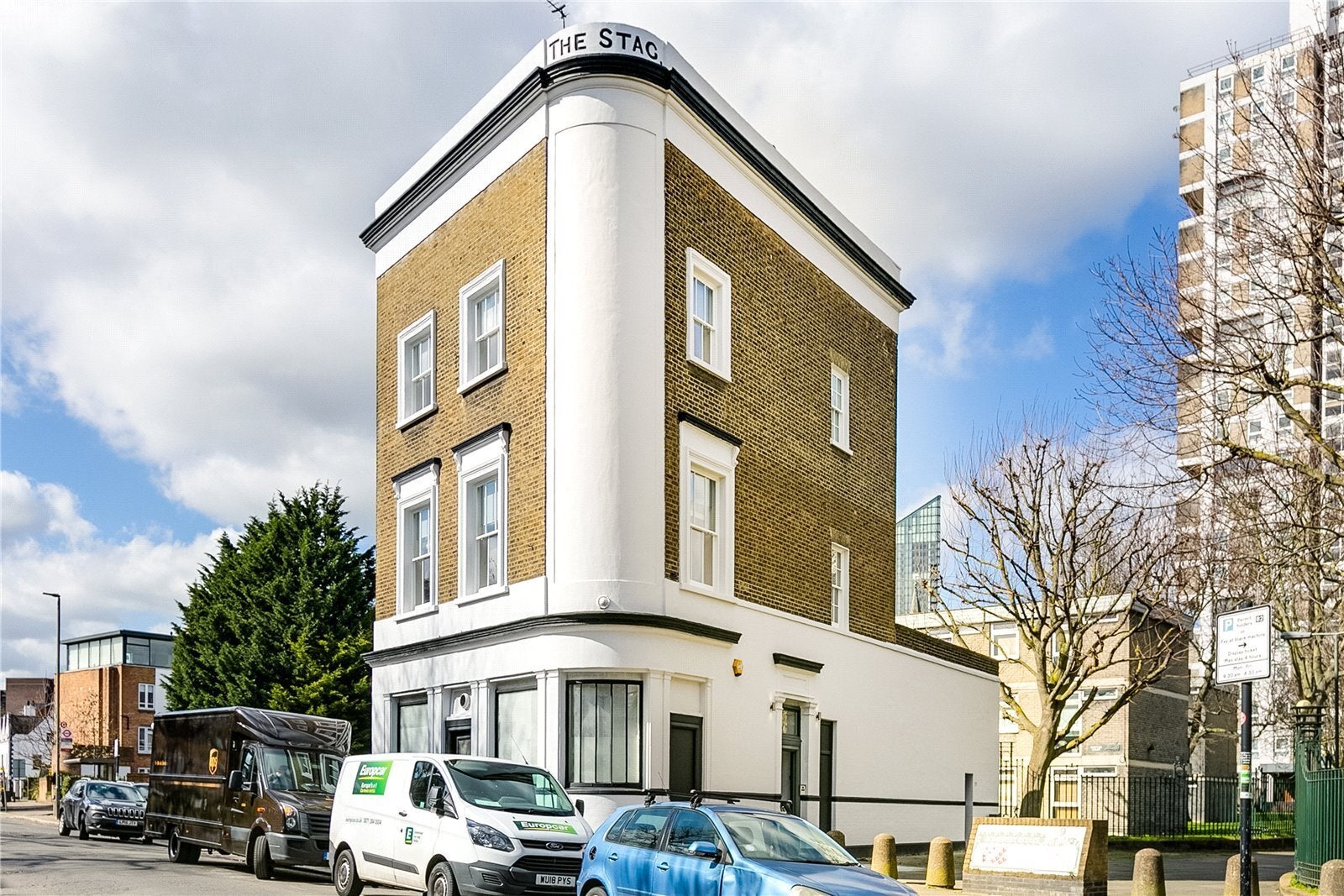 Flat Westbridge Road in Greater London