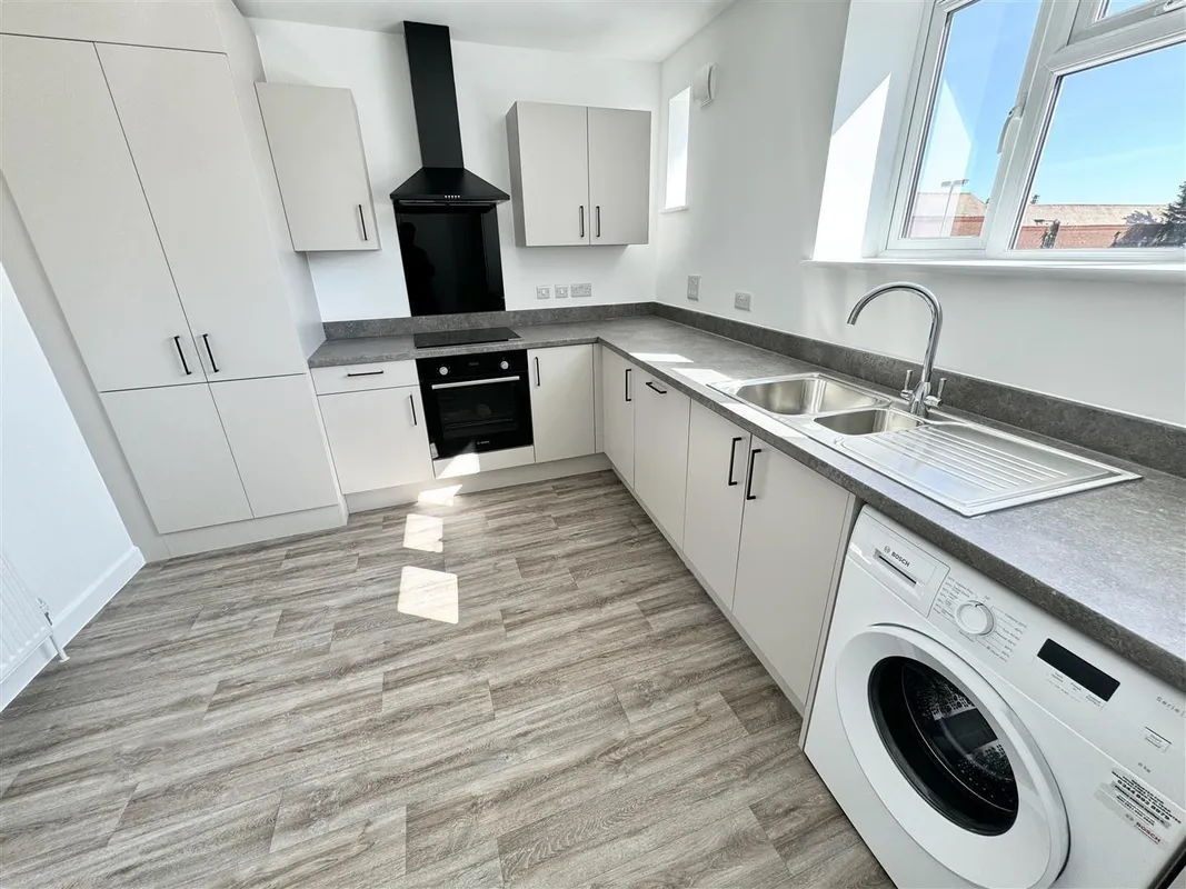 Flat Kingland Crescent in Poole