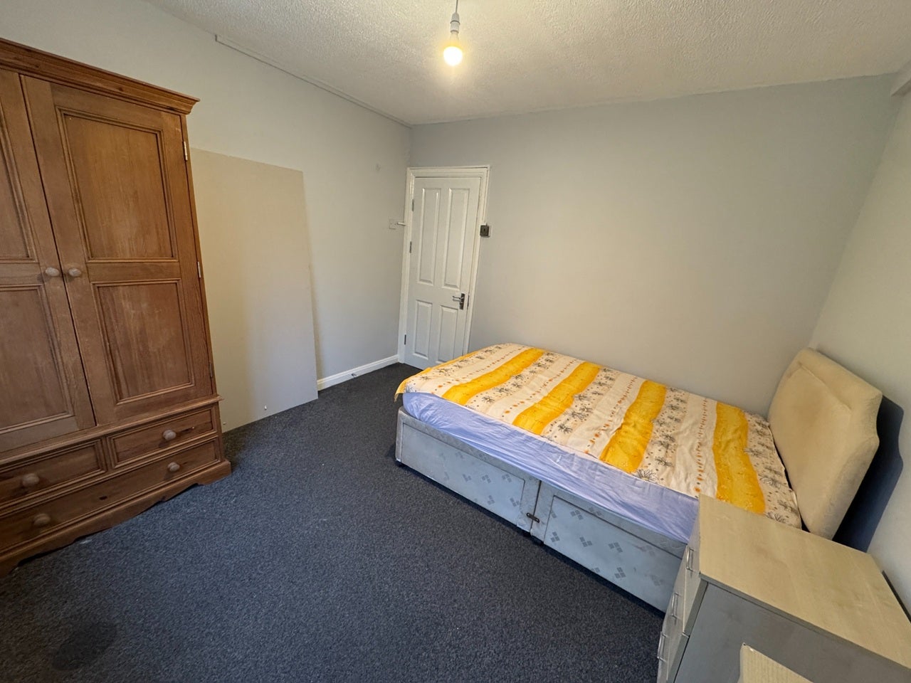 Room Brighton Road in Greater London