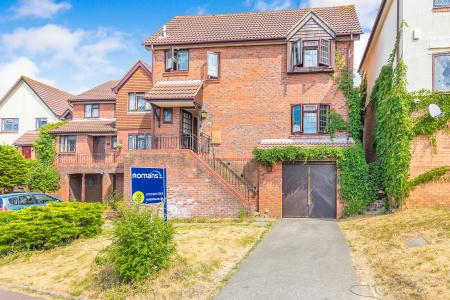 House Goldthorpe Gardens in Earley