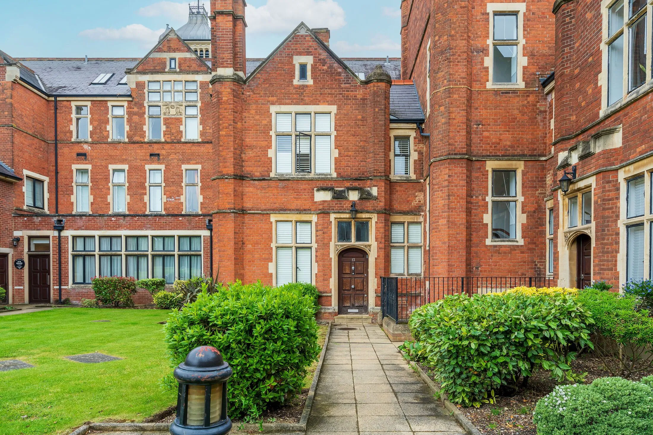 Flat Royal Connaught Drive in Hertsmere