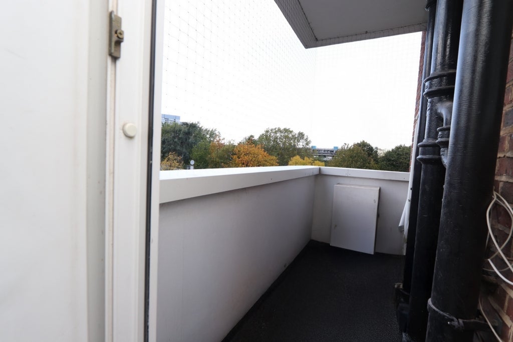Room Globe Road in Greater London