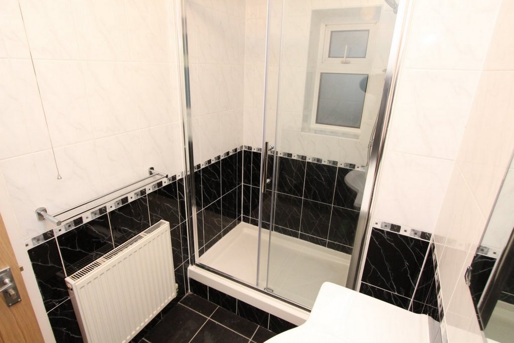 Room Globe Road in Greater London