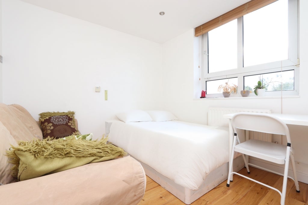 Room Globe Road in Greater London