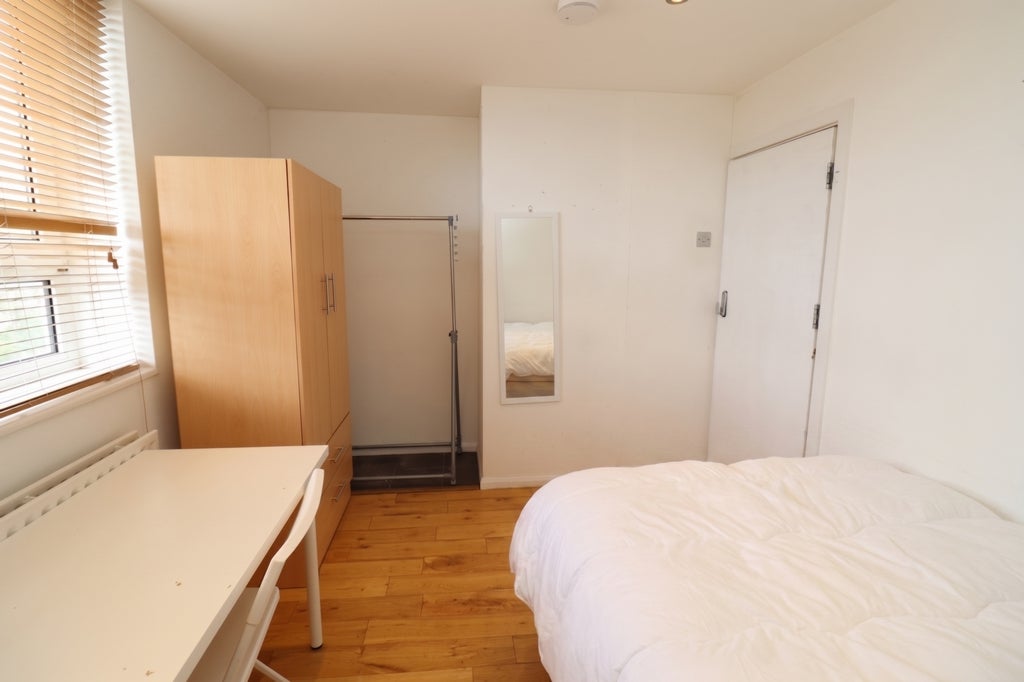 Room Globe Road in Greater London