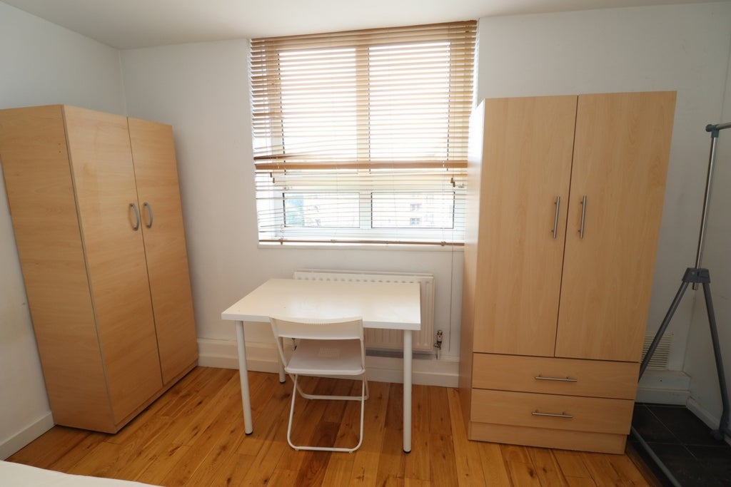 Room Globe Road in Greater London