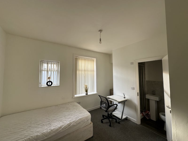 Room Nairne Street in Burnley