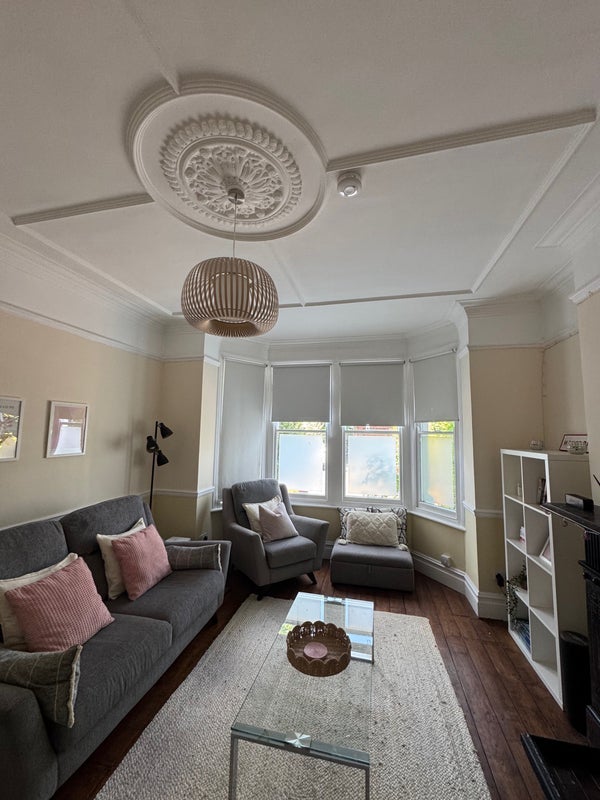 Room Salford Road in Greater London