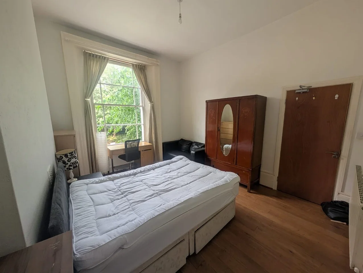 Room Caversham Road in Greater London