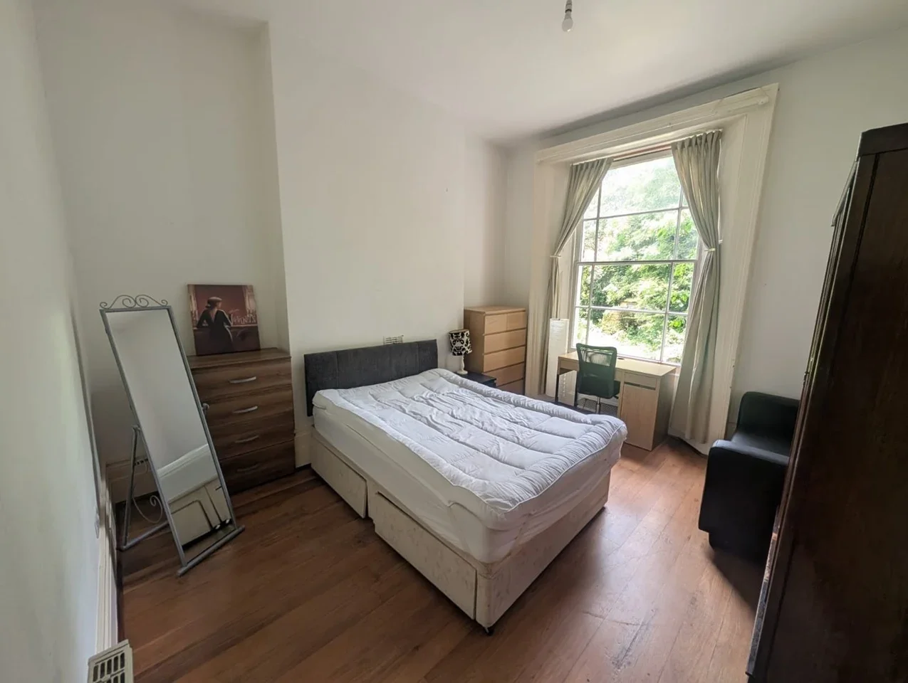 Room Caversham Road in Greater London