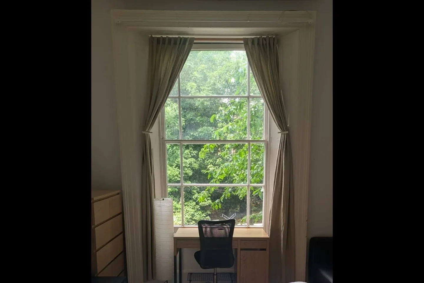 Room Caversham Road in Greater London