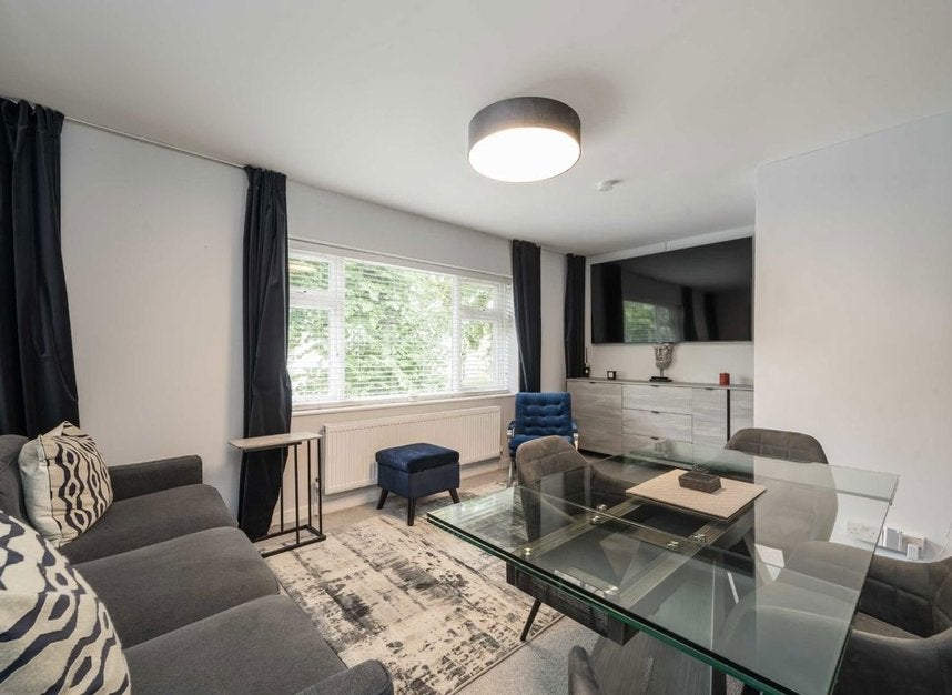 Room Clarence Road in Greater London