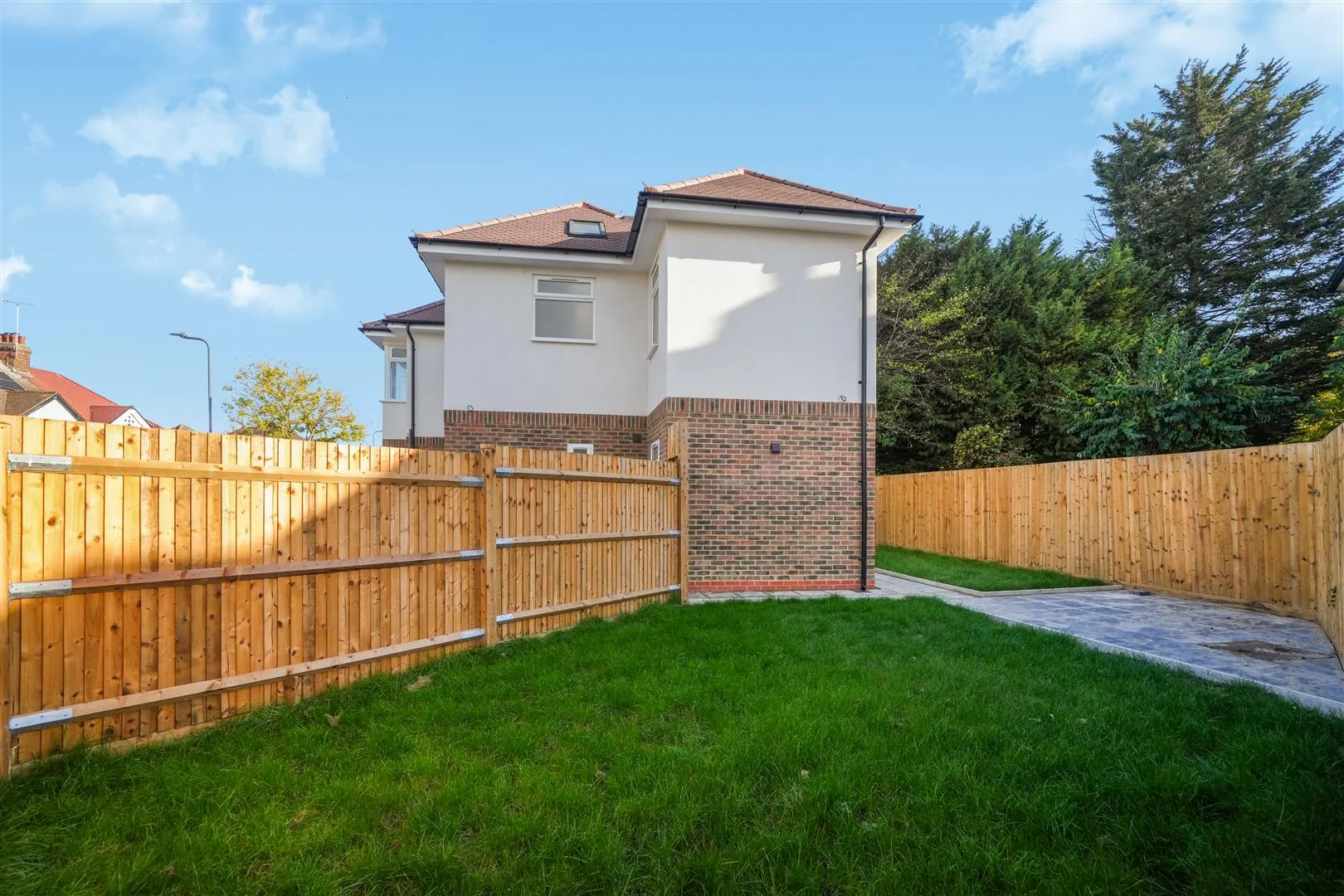 House Highfield Avenue in Greater London