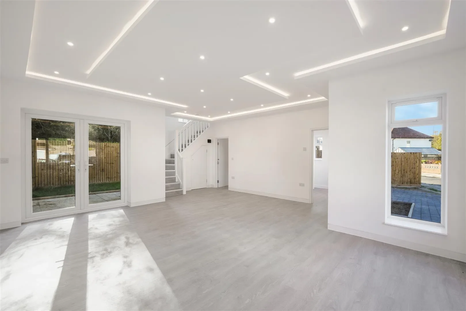 House Highfield Avenue in Greater London