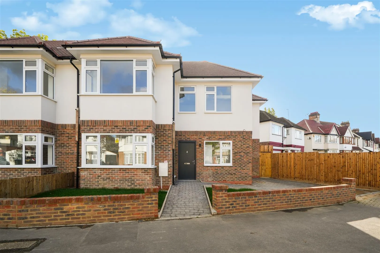 House Highfield Avenue in Greater London
