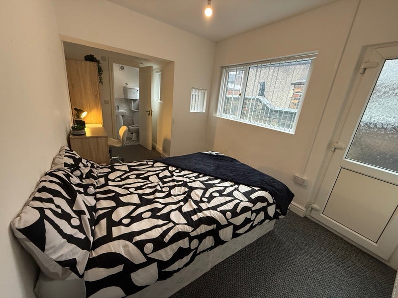 Room Harris Street in Stoke-on-Trent