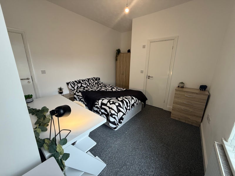 Room Harris Street in Stoke-on-Trent