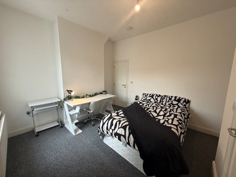 Room Harris Street in Stoke-on-Trent