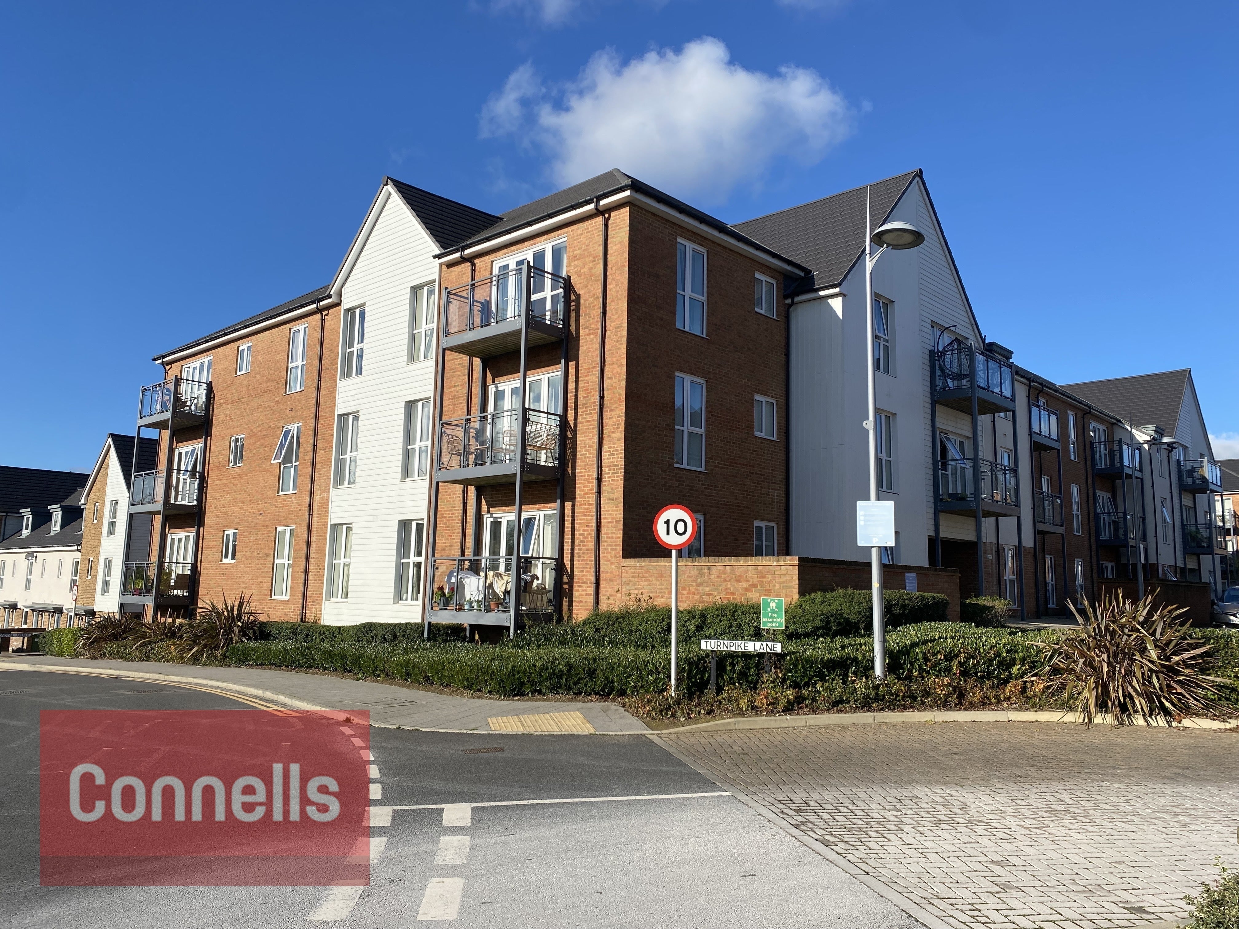 Flat Holmbush Mews in Horsham
