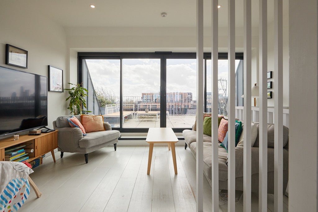 Flat Mentmore Terrace in Greater London